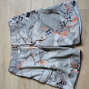 Billabong  shorts size 34